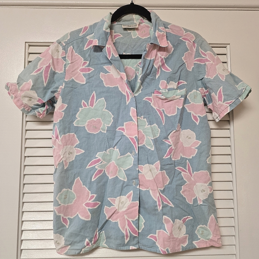 Town Square - (Plus-Size) Vintage Floral Short-Sleeve Button Lightweight Top